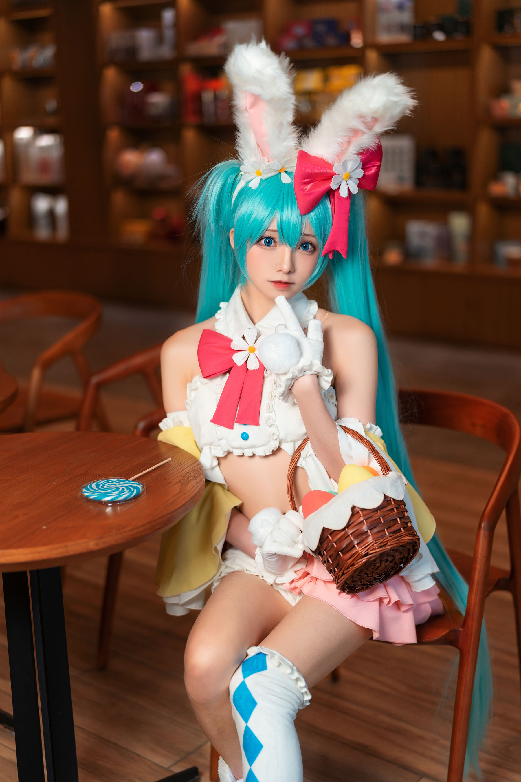 [网红COSER写真] 动漫博主Kitaro_绮太郎 – 初音兔女郎 套图-