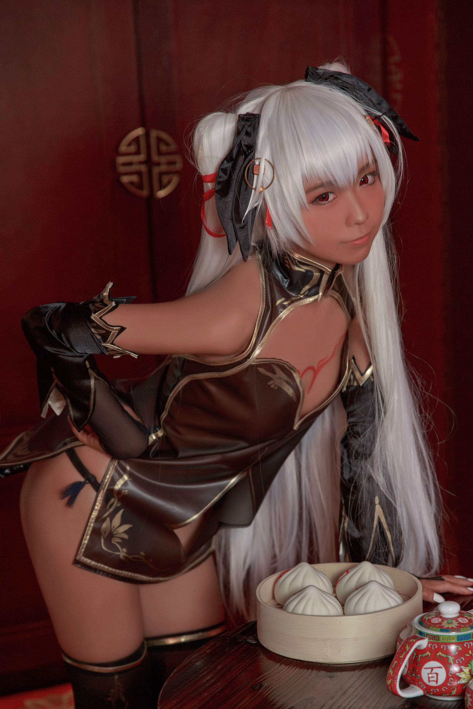 [网红COSER写真] 动漫博主G44不会受伤 – 褐色旗袍娘 套图-
